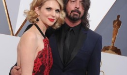 戴夫·格罗尔是“摇滚界最好的家伙”，他与乔丁·布鲁姆在婚外秘密生儿育女