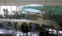 波音高管坚持2025-26年度的财务指引;近期重点是安全