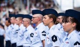 太空部队正在考虑招募8年现役新兵