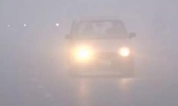 多个城市的高速公路因大雾而关闭