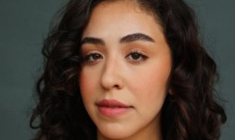 阿德里安娜·斯卡利斯参加北美巡回演出《六人组：音乐剧》