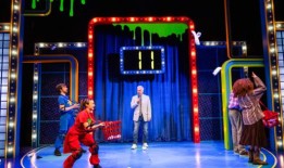 马克·萨默斯、亚历克斯·布莱曼和德鲁·加斯帕里尼将主持《马克·萨默斯的生活和史莱姆》的节目后评论