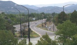 在大规模街头赛车手集会后，博尔德居民拉响了警报