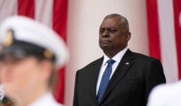 国防部长劳埃德·奥斯汀在前列腺癌手术并发症后出院，他一直保密