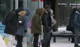 注意冻伤，在极度寒冷的情况下体温过低：医生，急救人员