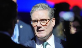 在唐卡斯特被XL Bully袭击后，三人被捕，10岁儿童住院