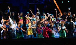 照片：参见纽约公立学校登上百老汇初中学生压轴演出的舞台