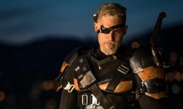 本·阿弗莱克的蝙蝠侠和死亡斯托克在废弃的电影概念艺术中针锋相对